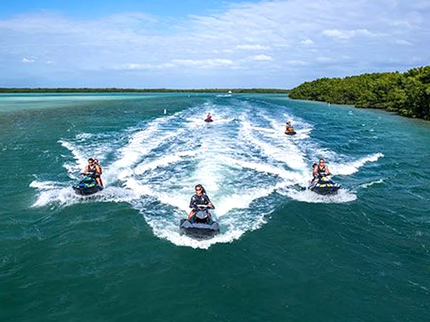 Activités nautiques vues d'en haut à Fréjus